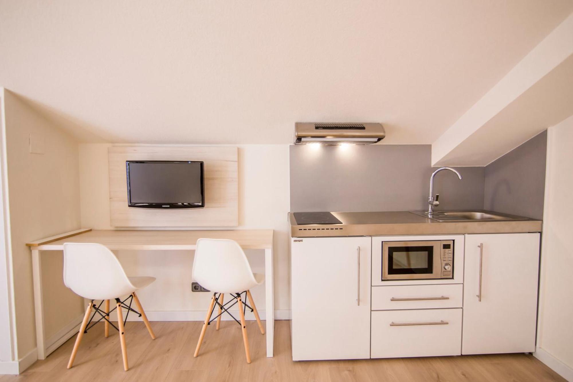 Apartamentos Plaza De Santiago - Estudios Turisticos - 1 Llave Pinto Exterior photo