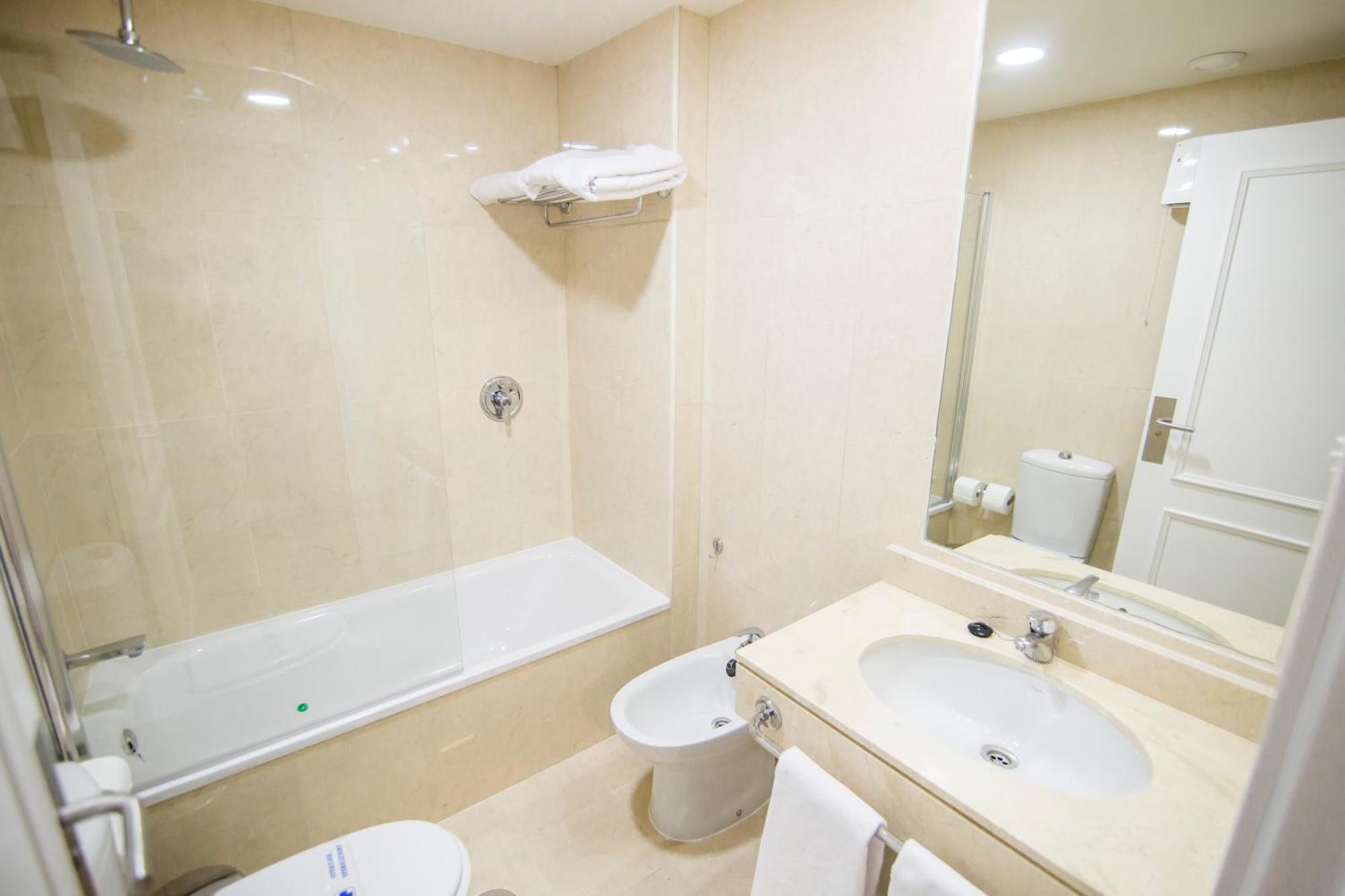 Apartamentos Plaza De Santiago - Estudios Turisticos - 1 Llave Pinto Exterior photo