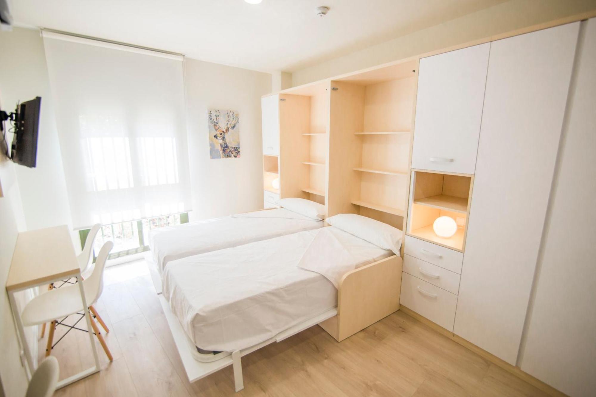 Apartamentos Plaza De Santiago - Estudios Turisticos - 1 Llave Pinto Exterior photo