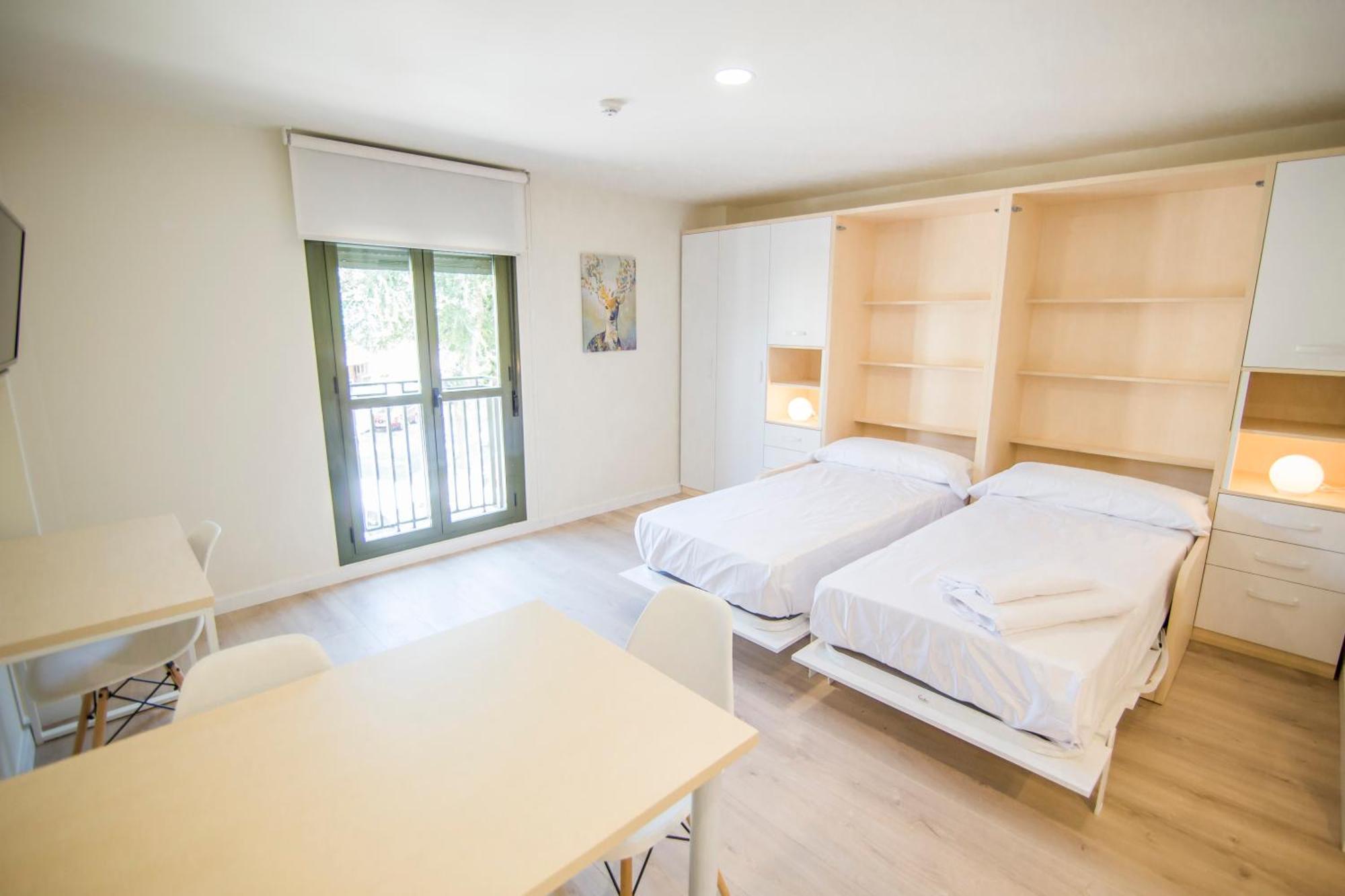 Apartamentos Plaza De Santiago - Estudios Turisticos - 1 Llave Pinto Exterior photo